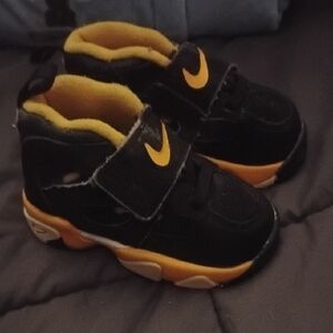 Nike Kids Black and Yellow Shoes